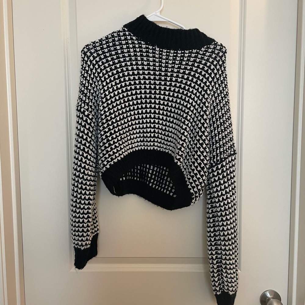 Cloud Ten Cropped Patterned Sweater